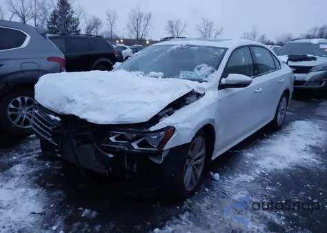 2019 Volkswagen Passat 2.0T Wolfsburg Edition z USA, uszkodzony, nr VIN 1VWLA7A36KC008937